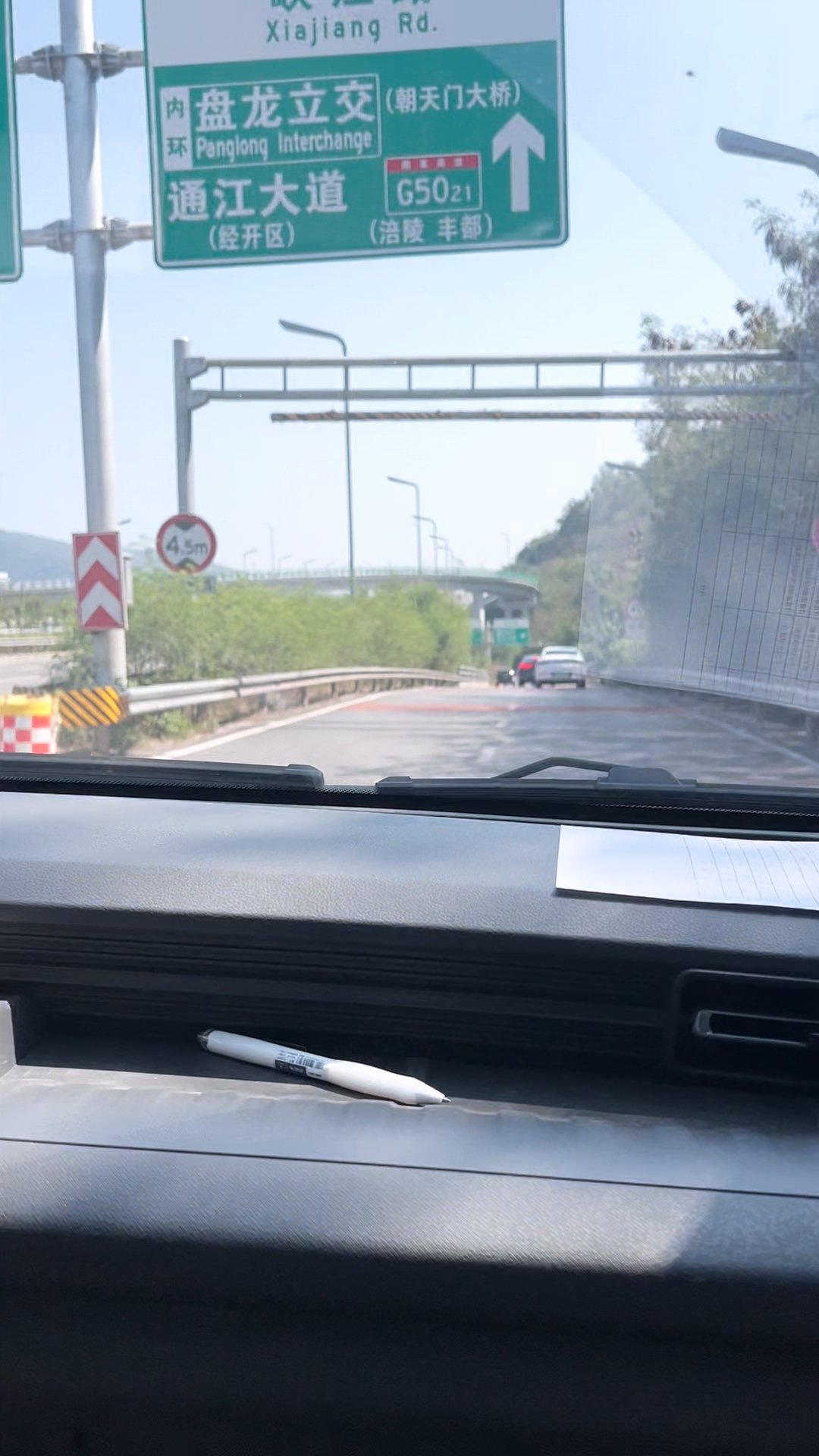 丰都高铁站艺术玻璃项目持续推进，昱易弘昕顺利完成配送