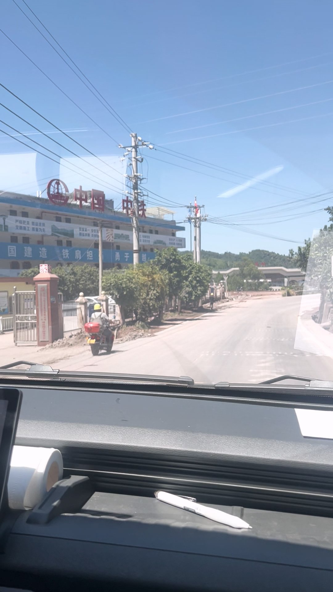 丰都高铁站艺术玻璃项目持续推进，昱易弘昕顺利完成配送