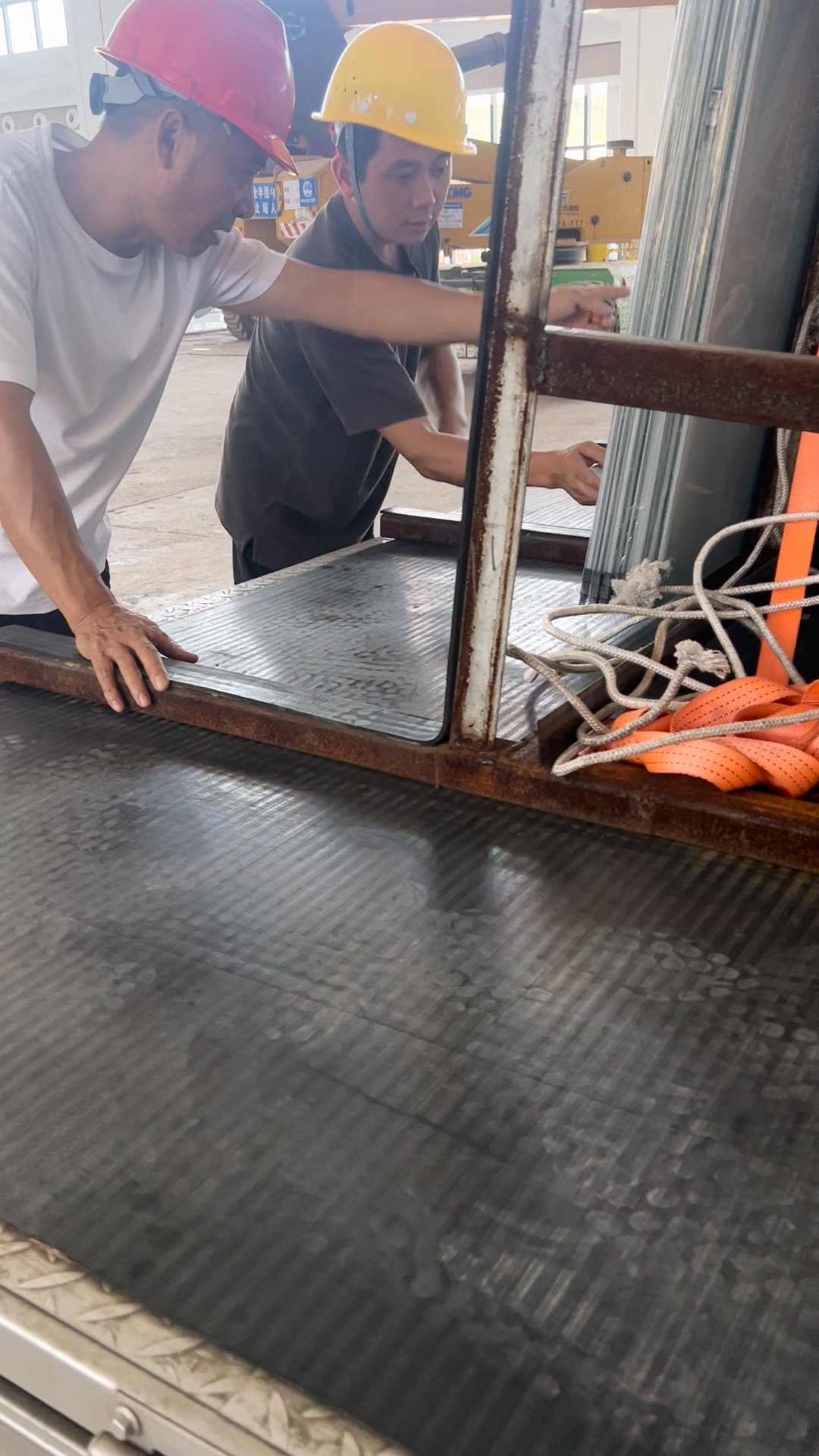 兰总仔细和负责人讲述产品细节和安装注意事项