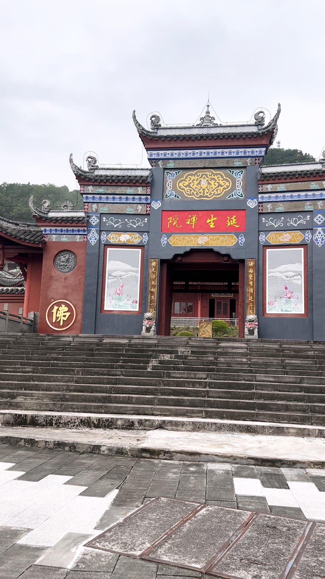 趁着充电的时间,我们走马观花地游览一下丰都小官山古民居旅游景区