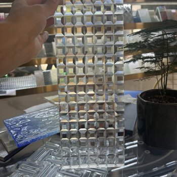 光刻艺术玻璃价格多少钱一平方米?价格受哪些因素影响?